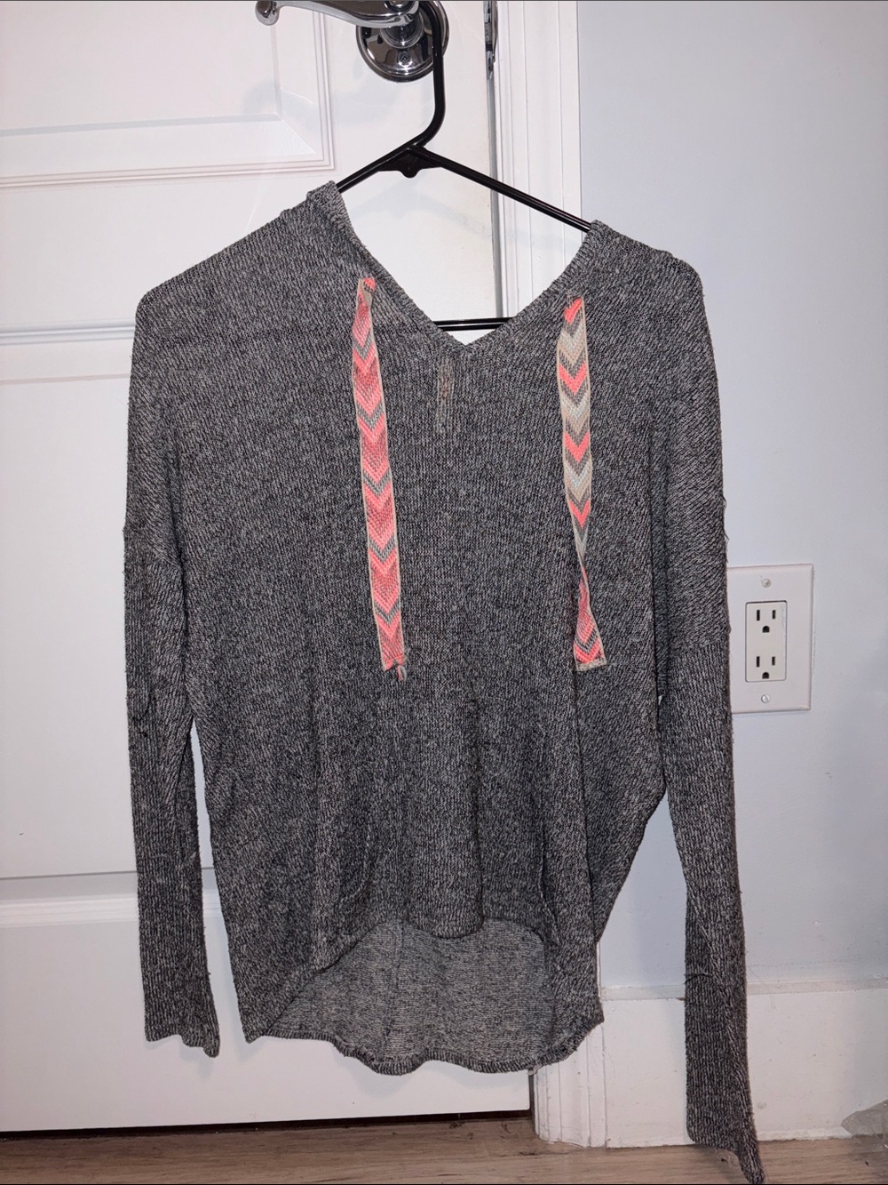 grey hooded shirt